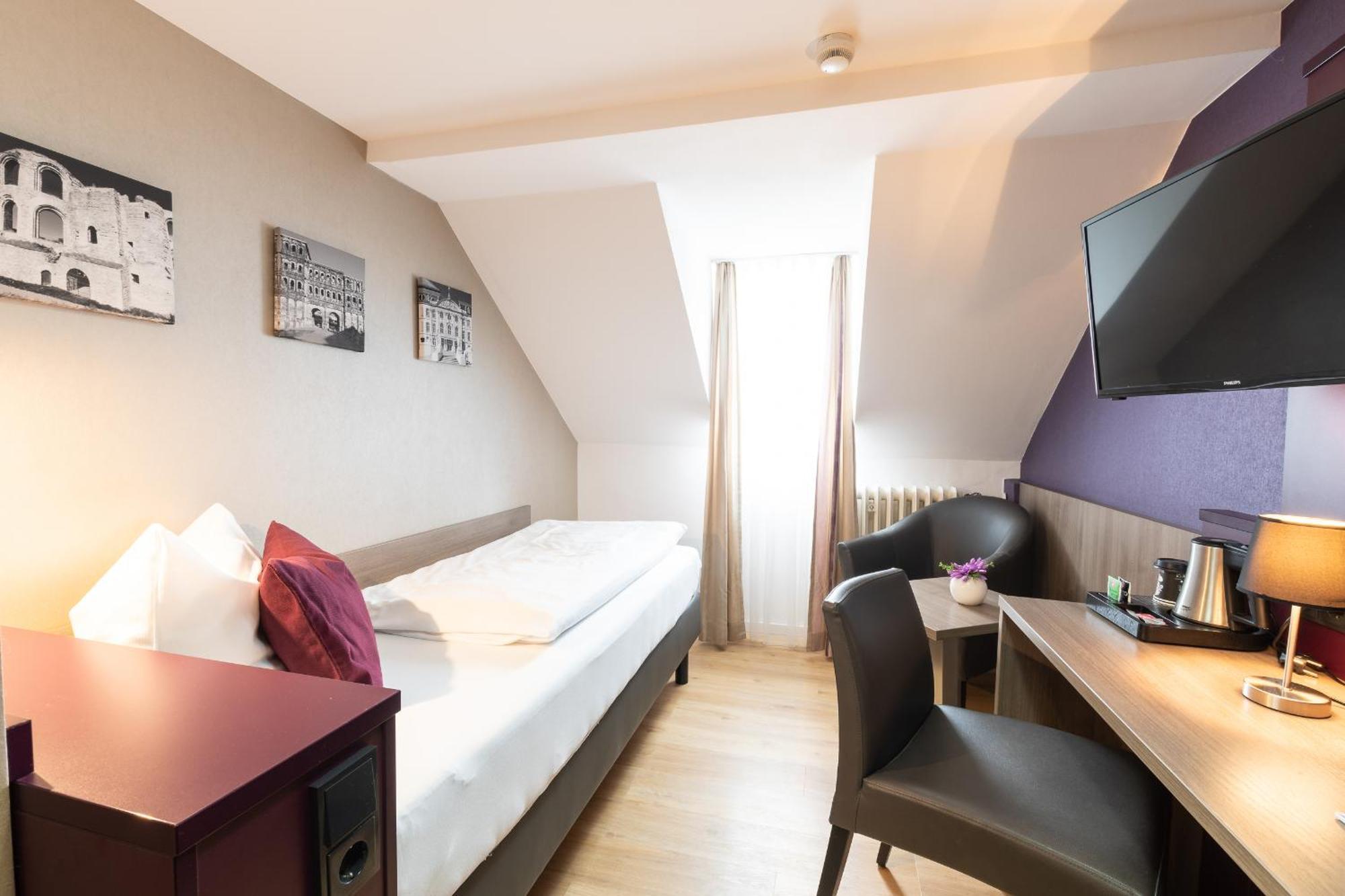 Hotel Porta Nigra Трир Номер фото