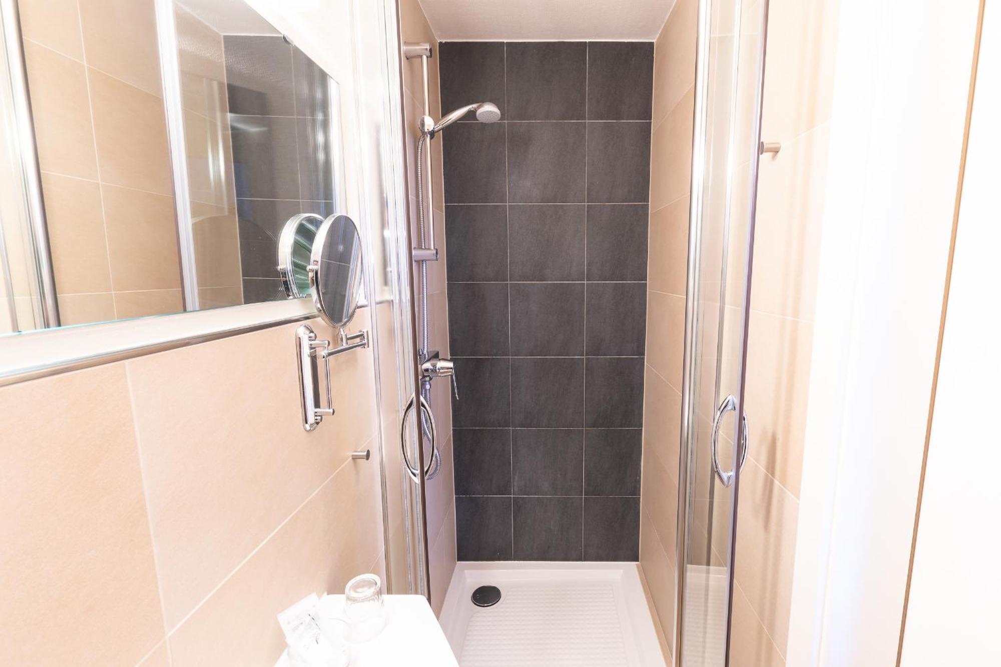 Hotel Porta Nigra Трир Номер фото